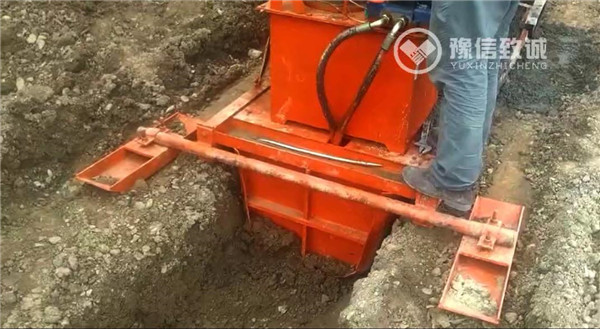 固原U型混凝土現(xiàn)澆機,U型槽滑膜機